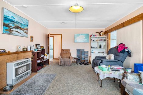 Photo of property in 14 Tainui Street, Castlecliff, Whanganui, 4501