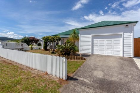 Photo of property in 200 Mayfair Avenue, Whangamata, 3620