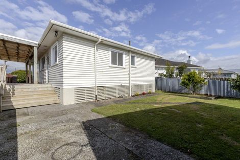 Photo of property in 55 Banks Street, Marfell, New Plymouth, 4310