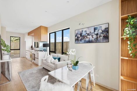 Photo of property in 1/3226 Great North Road, New Lynn, Auckland, 0600