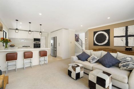 Photo of property in 8a Lupetti Rise, West Harbour, Auckland, 0618