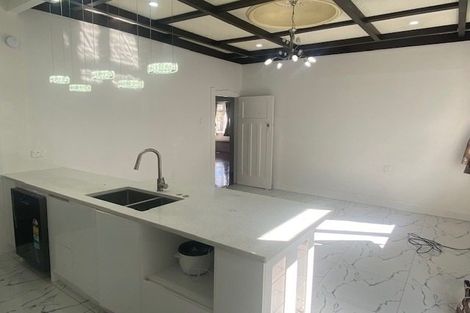 Photo of property in 118a Hutchinson Avenue, New Lynn, Auckland, 0600