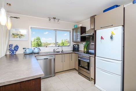 Photo of property in 19 Magdalen Place, West Harbour, Auckland, 0618