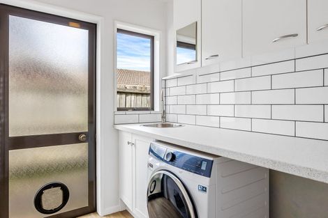 Photo of property in 2/50 Ambleside Drive, Burnside, Christchurch, 8053