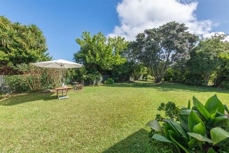 Photo of property in 8 Boler Place, New Lynn, Auckland, 0600