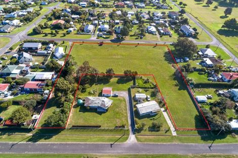 Photo of property in 1 Adventure Street, Tolaga Bay, 4077