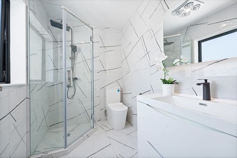 Photo of property in 21a Barron Drive, Green Bay, Auckland, 0604
