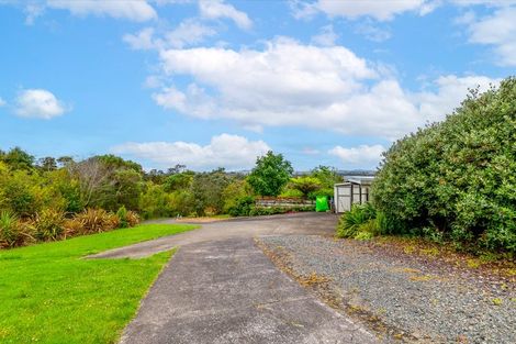 Photo of property in 52 Staincross Street, Green Bay, Auckland, 0604