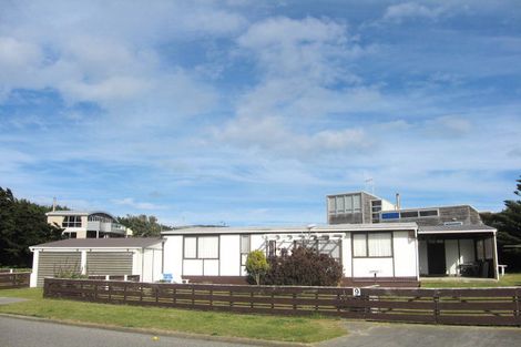 Photo of property in 9 Rua Avenue, Waitarere Beach, Levin, 5510
