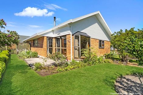 Photo of property in 10 Regency Crescent, Redwood, Christchurch, 8051