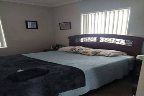 Photo of property in 28 Saddleback Crescent, Papakura, 2110