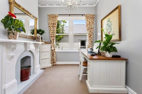 Photo of property in 9 Tui Glen Road, Birkenhead, Auckland, 0626