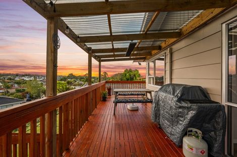 Photo of property in 11 Seakens Way, Glen Eden, Auckland, 0602