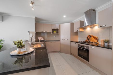 Photo of property in 4 Frederick Place, Whalers Gate, New Plymouth, 4310