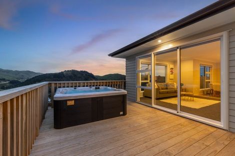 Photo of property in 6 Stunsail Lane, Whitby, Porirua, 5024