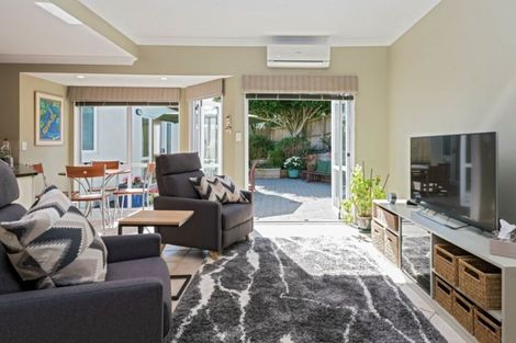 Photo of property in 14 Conacher Close, East Tamaki Heights, Auckland, 2016