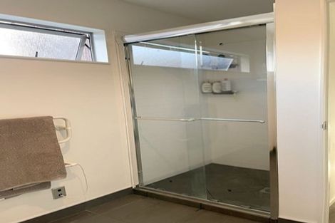 Photo of property in 76h Edmonton Road, Henderson, Auckland, 0612