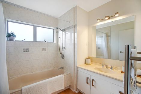 Photo of property in 2/7 Camden Place, Papatoetoe, Auckland, 2025