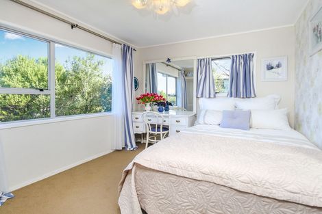 Photo of property in 19 Magdalen Place, West Harbour, Auckland, 0618