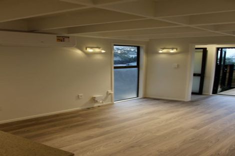 Photo of property in 2/75 Birkdale Road, Birkdale, Auckland, 0626