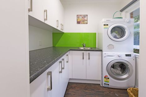 Photo of property in 6 Lancelot Road, Orewa, 0931