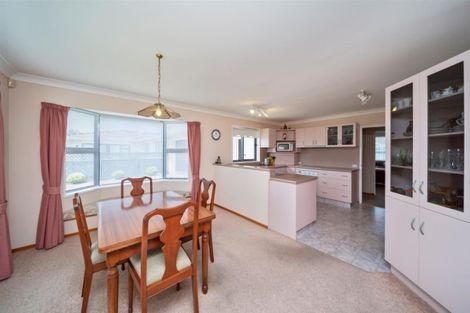 Photo of property in 1 Heather Lea, Hawera, 4610