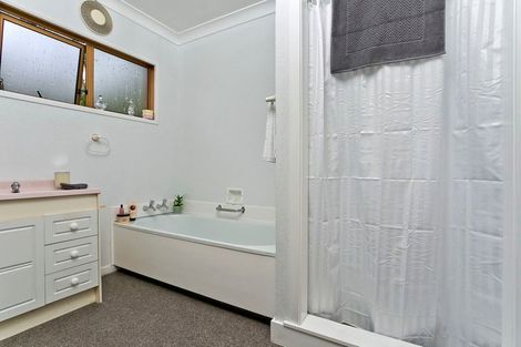 Photo of property in 1/4 Lynn Road, Bayview, Auckland, 0629
