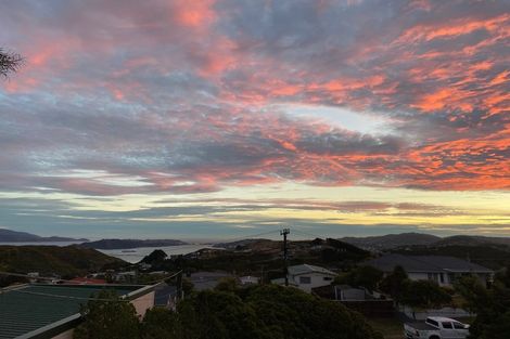 Photo of property in 3 Salford Street, Newlands, Wellington, 6037