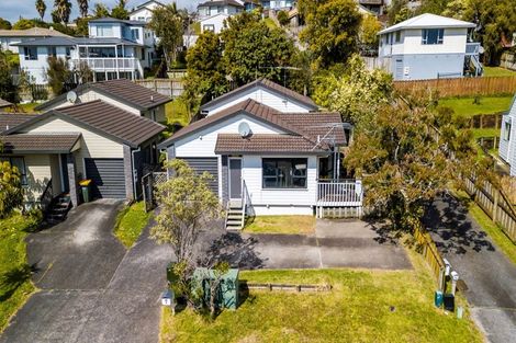 Photo of property in 2/20 Barbados Drive, Unsworth Heights, Auckland, 0632