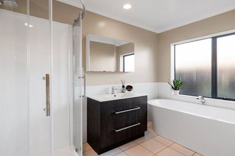 Photo of property in 21 Cate Road, Rototuna, Hamilton, 3210
