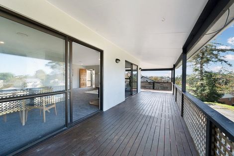 Photo of property in 10 Claverdon Drive, Massey, Auckland, 0614