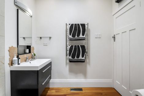 Photo of property in 40 Ngataringa Road, Devonport, Auckland, 0624