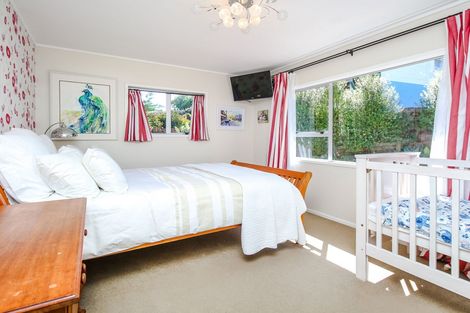 Photo of property in 19 Magdalen Place, West Harbour, Auckland, 0618