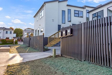 Photo of property in 15 Locket Road, Glenfield, Auckland, 0629