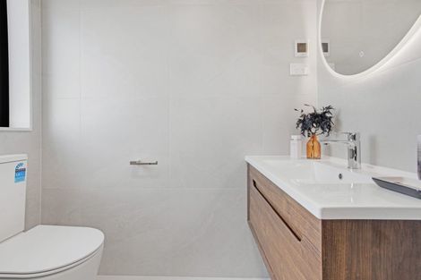 Photo of property in 15 Locket Road, Glenfield, Auckland, 0629