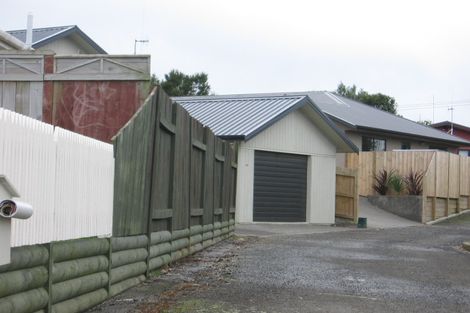 Photo of property in 130 Hillcrest Drive, Kelvin Grove, Palmerston North, 4414