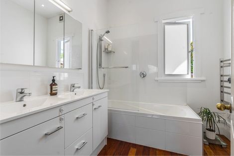 Photo of property in 2 Tennyson Street, Northcote Point, Auckland, 0627