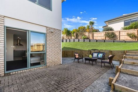 Photo of property in 1 Kittiwake Drive, Schnapper Rock, Auckland, 0632