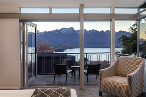 Photo of property in 6 Whitbourn Place, Fernhill, Queenstown, 9300