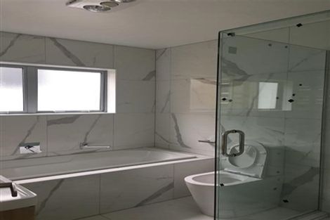 Photo of property in 81 Lake Road, Northcote, Auckland, 0627