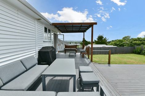 Photo of property in 32 Karaka Street, Helensville, 0800