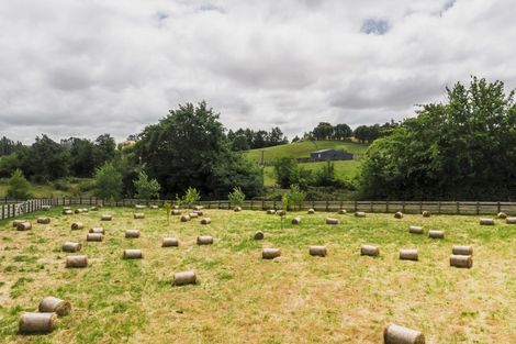 Photo of property in 18 Tiffen Lane, Waipawa, 4210