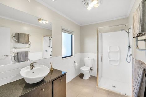 Photo of property in 4 Bridgefield Crescent, Flat Bush, Auckland, 2016