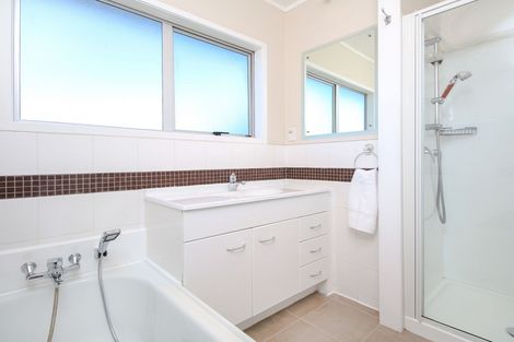 Photo of property in 19 Magdalen Place, West Harbour, Auckland, 0618