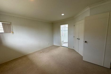 Photo of property in 1 Capistrano Mews, Goodwood Heights, Auckland, 2105