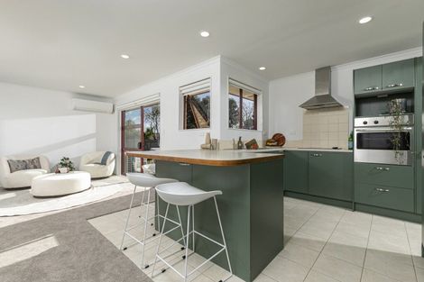 Photo of property in 10 Marbella Crescent, Oteha, Auckland, 0632
