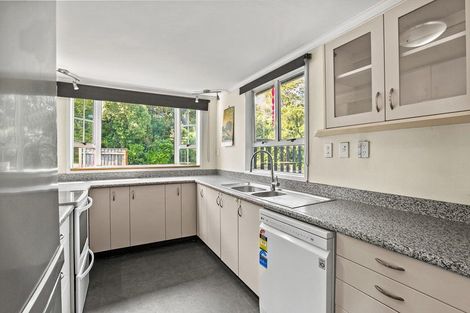 Photo of property in 8 Awanui Street, Merrilands, New Plymouth, 4312