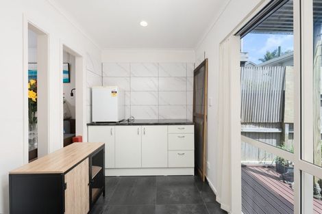 Photo of property in 3/4 Keeling Road, Henderson, Auckland, 0612