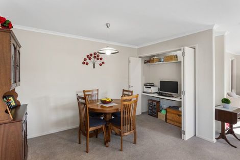 Photo of property in 12 Mcgregor Place, Paraparaumu, 5032