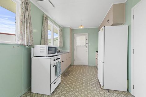 Photo of property in 8 Kelvin Place, Westown, New Plymouth, 4310